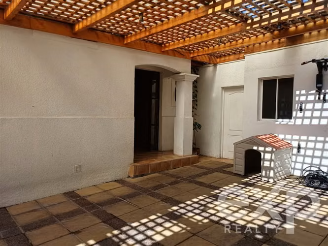 Casa en arriendo de 4 dorm. en Peñalolén