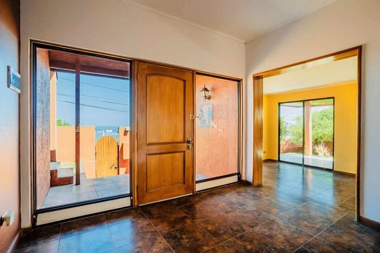 VENDO CASA  EN JARDINES DEL SUR DE LA CIUDAD DE ANTOFAGASTA