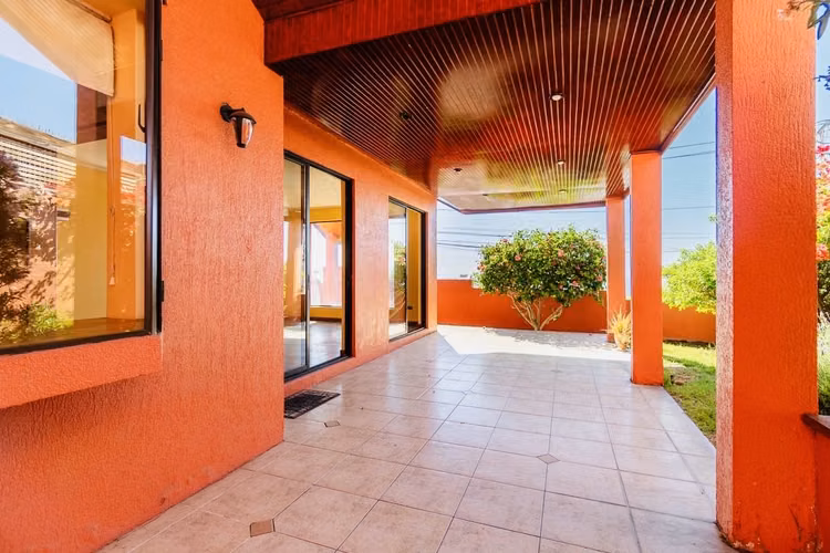 VENDO CASA  EN JARDINES DEL SUR DE LA CIUDAD DE ANTOFAGASTA