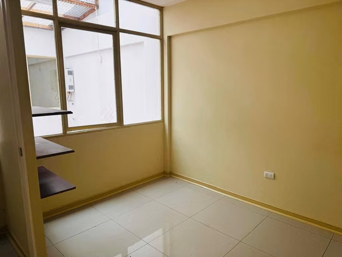 ARRIENDO AMPLIA OFICINA EN URIBE SECTOR  CENTRO DE LA  CIUDAD DE ANTOFAGASTA. - Imagen 7
