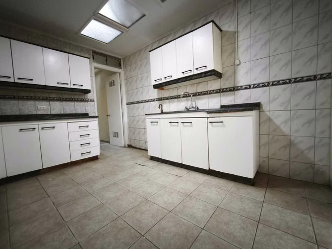 CASA CON AMPLIO PATIO. CALLE LARGA (169551)
