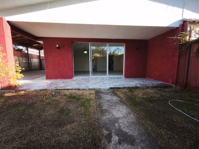 CASA CON AMPLIO PATIO. CALLE LARGA (169551)