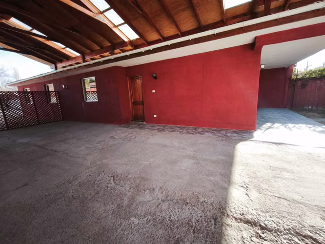 CASA CON AMPLIO PATIO. CALLE LARGA (169551)