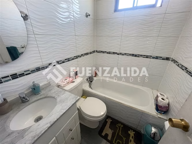 Casa en venta de 4 dorm. en Maipú