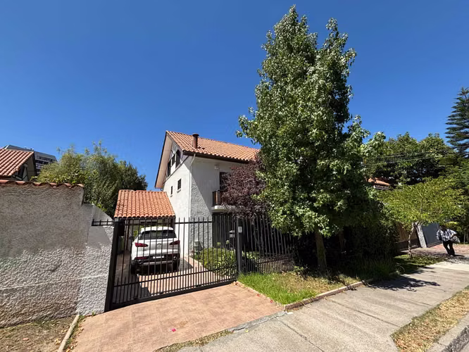 Casa Amplia con Jardín // Vitacura (169565) - Imagen 23