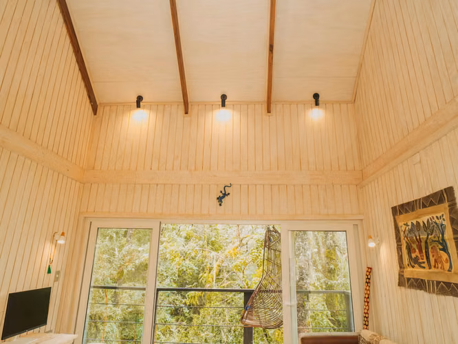 Hermosa Casa Nueva en Parcela de 5.000 m² Cerca de Valdivia | Bosque Nativo, Tinaja y Entorno Privilegiado !!!