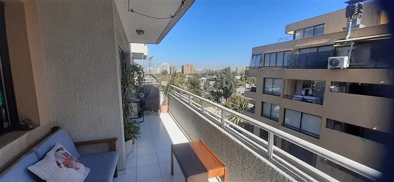Departamento en venta de 2 dorm. en Las Condes - Imagen 2