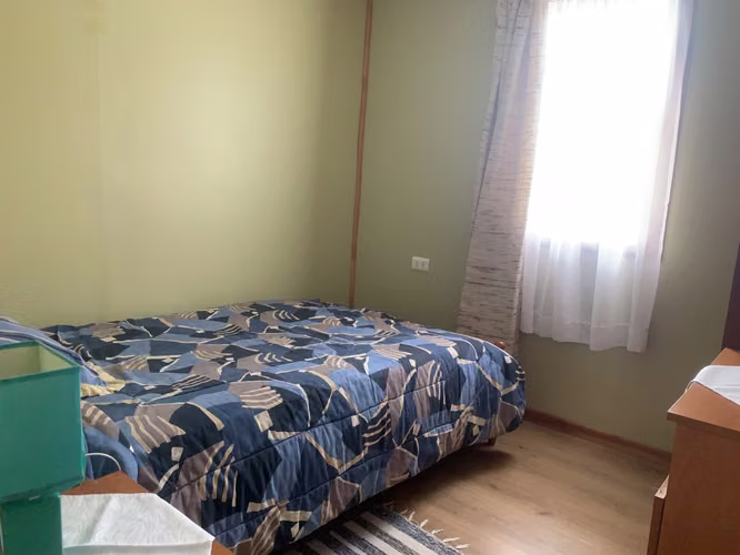 SE ARRIENDA CASA INTERIOR TOTALMENTE AMOBLADA
