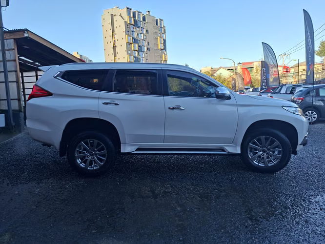 MITSUBISHI MONTERO SPORT 3.0 4X2 BENCINA