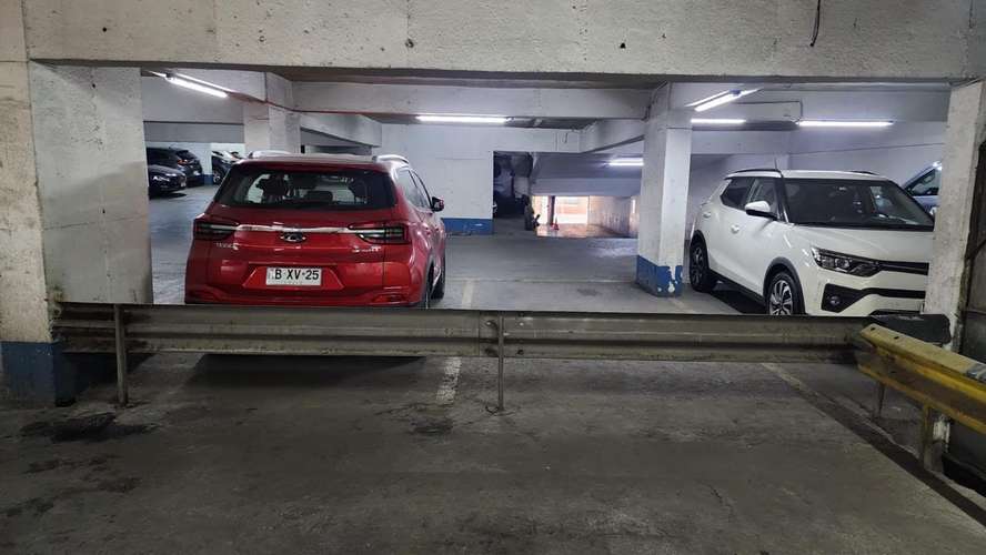 OPORTUNIAD!!! AMPLIO ESTACIONAMIENTO SANTIAGO CENTRO - Imagen 8