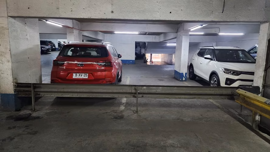OPORTUNIAD!!! AMPLIO ESTACIONAMIENTO SANTIAGO CENTRO