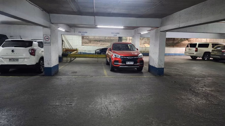 OPORTUNIAD!!! AMPLIO ESTACIONAMIENTO SANTIAGO CENTRO