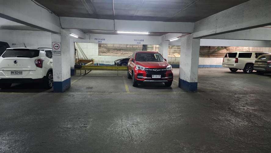 OPORTUNIAD!!! AMPLIO ESTACIONAMIENTO SANTIAGO CENTRO - Imagen 9