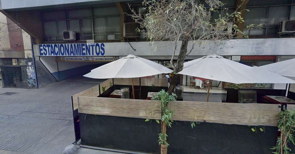 OPORTUNIAD!!! AMPLIO ESTACIONAMIENTO SANTIAGO CENTRO - Imagen 2
