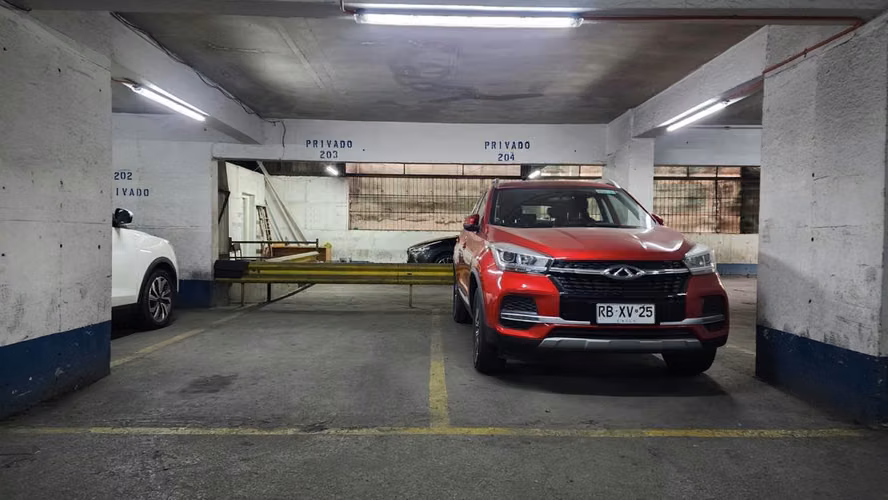 OPORTUNIAD!!! AMPLIO ESTACIONAMIENTO SANTIAGO CENTRO