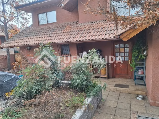 Casa en venta de 5 dorm. en Casa Grande Peñalolén