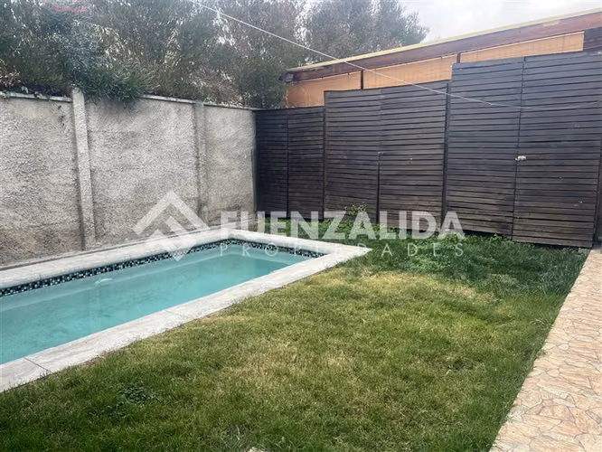 Casa en venta de 4 dorm. en Peñalolén