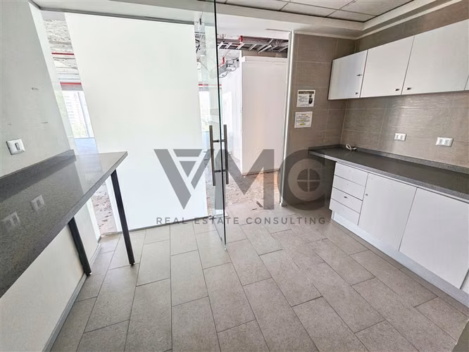 Oficina en arriendo en Las Condes / Manquehue