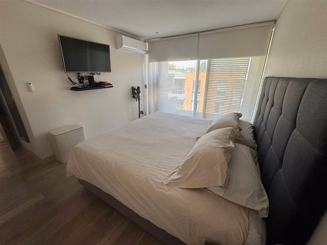 Duplex con gran terraza , sector con gran conectividad - Imagen 11