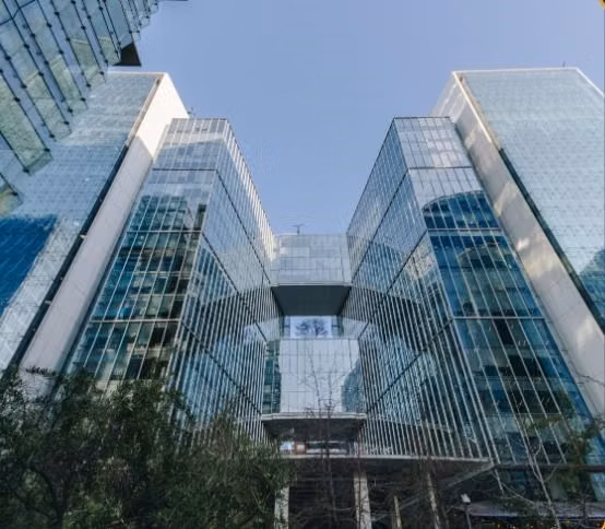 Arriendo OFICINA en Edifico Las Artes Torre B en Las Condes