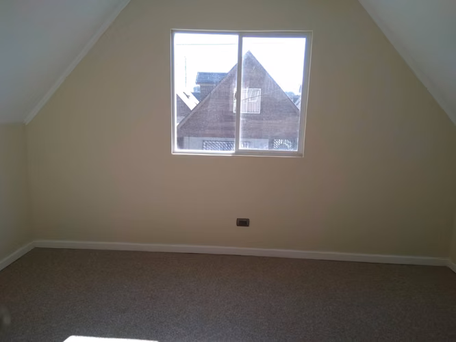 SE ARRIENDA VIVIENDA