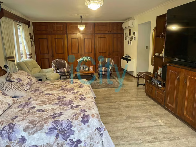 Gran Terreno de 1.233 m² con Alto Potencial  (169602)