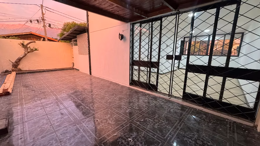 AMPLIA PROPIEDAD CON EXCELENTE UBICACIÓN, METRO TRINIDAD - Imagen 26