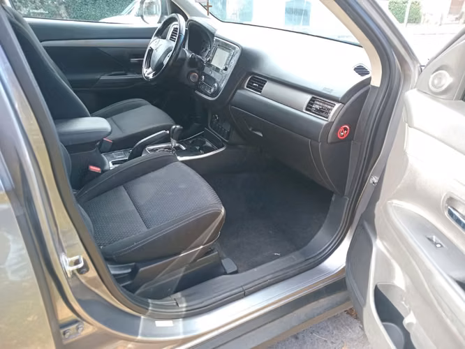 MITSUBISHI OUTLANDER 2.0 AT  2019