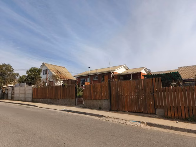 VENDO AMPLIO TERRENO CON 2 CASAS EN QUILPUE
