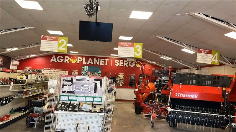 LOCAL COMERCIAL Av Carlos Díaz / Los Andrés