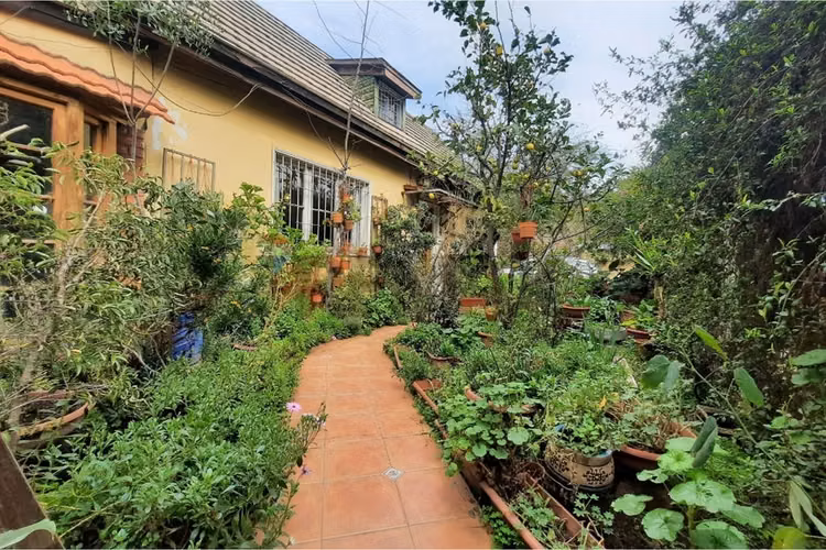 Se vende gran terreno y casa por solo 7.450uf