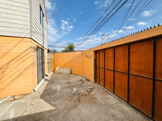 Casa De Esquina Con Ubicación Privilegiada !!! - Imagen 15