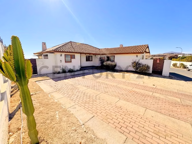 Se vende casa chilena en Condómino el Santuario