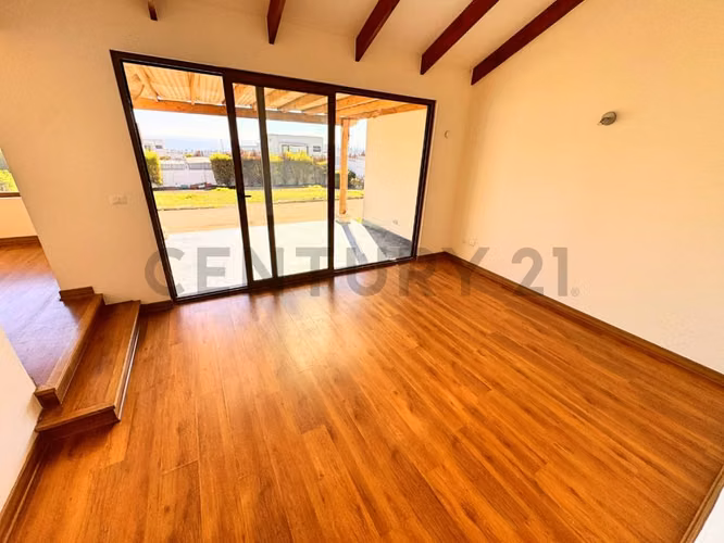 Se vende casa chilena en Condómino el Santuario