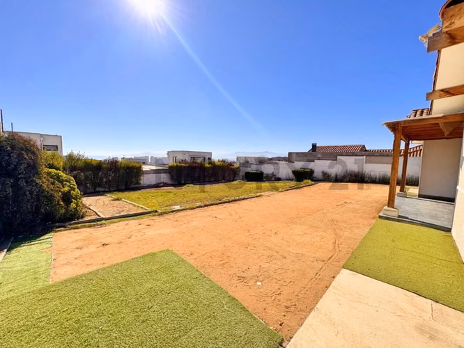 Se vende casa chilena en Condómino el Santuario