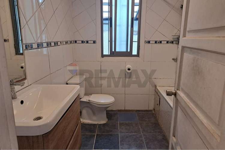 Amplia casa con gran potencial de remodelación - Imagen 21