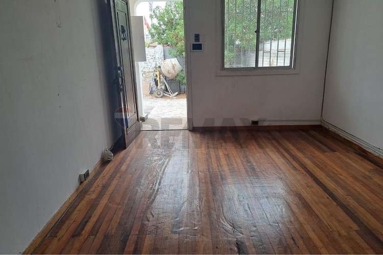 Amplia casa con gran potencial de remodelación - Imagen 5
