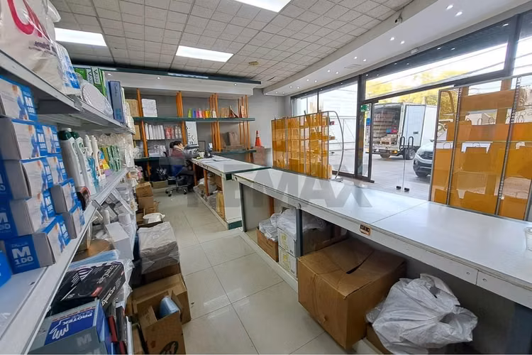 Edificio industrial-comercial de  2.143 m².