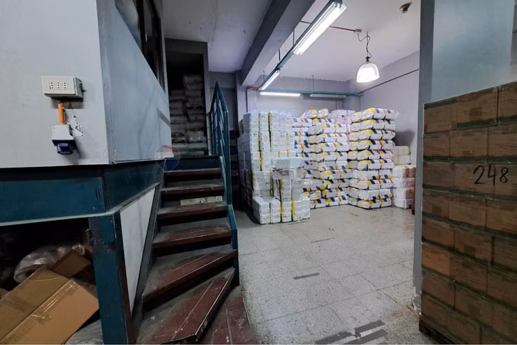 Edificio industrial-comercial de  2.143 m².