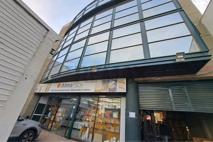 Edificio industrial-comercial de  2.143 m².