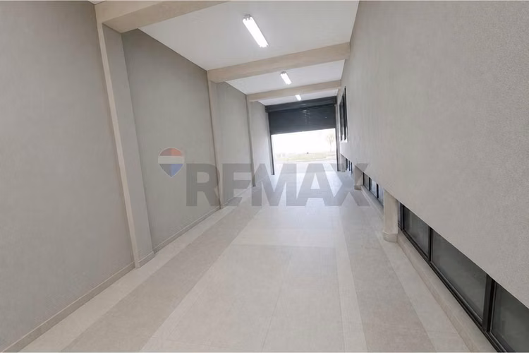 Edificio industrial-comercial de  2.143 m².