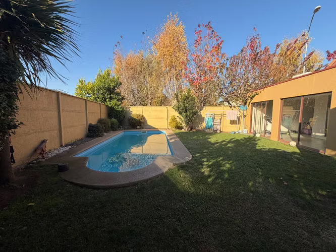 CASA EN VENTA EN BARRIO LOS MADEROS  CON PISCINA Y QUINCHO - Imagen 1