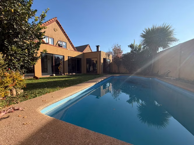 CASA EN VENTA EN BARRIO LOS MADEROS  CON PISCINA Y QUINCHO - Imagen 3