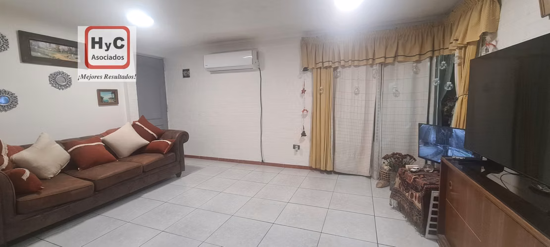 se VENDE Casa con Amplio Cobertizo, Alto Potencial Comercial