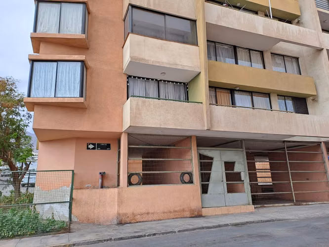 En venta 2 amplios y cómodos deptos. sector sur, conversable
