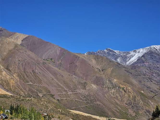 Inversionista. Refugio en Cordillera Lo Valdés S.J. Maipo.