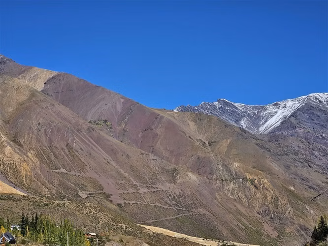 Inversionista. Refugio en Cordillera Lo Valdés S.J. Maipo.