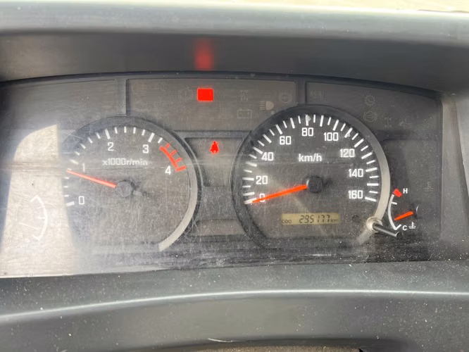 CAMIÓN CHEVROLET NPR 816 AÑO 2019 EQ DE FRIO MONOBLOCK Y PLATAFORMA