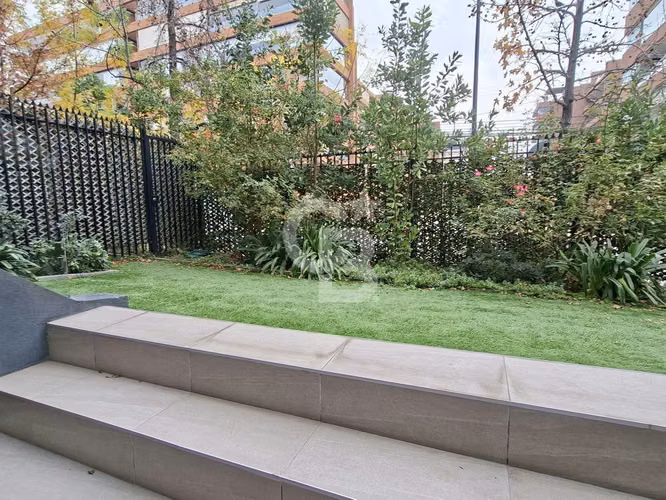 Súper rebajado!!! Exclusivo duplex con jardin en Vitacura