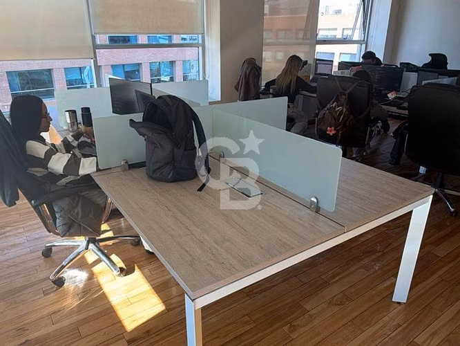 Oficina Duplex Amoblada de 250m2 en Huechuraba